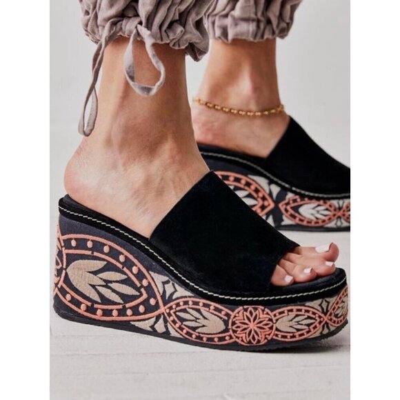 Free People Black Embroidered Tomorrow Wedge Platform Mules Size 37 US 6.5 NEW - Picture 1 of 8